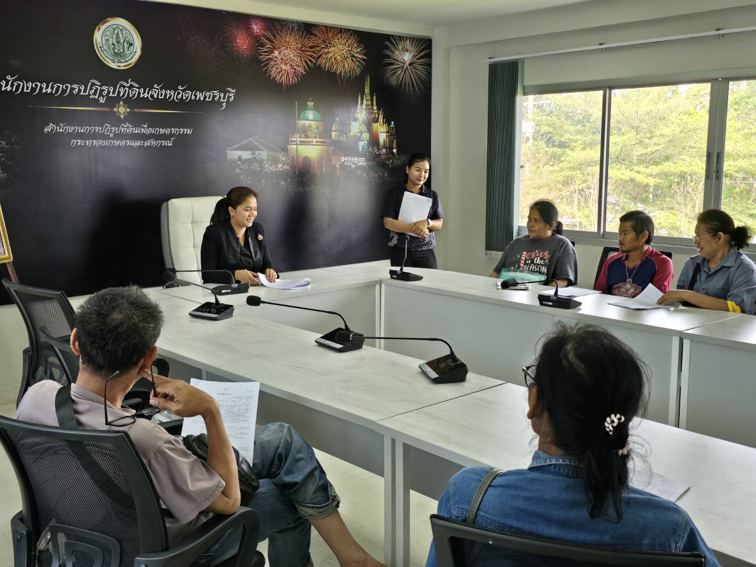 title - ปฏิรูปที่ดินจังหวัดเพชรบุรี มอบหมายกลุ่มการเงินบัญชีและจัดเก็บผลประโยชน์ ดำเนินการจัดทำสัญญากู้ยืมเงินกองทุนการปฏิรูปที่ดินเพื่อเกษตรกรรม และมอบสินเชื่อให้แก่เกษตรกรในเขตปฏิรูปที่ดินจังหวัดเพชรบุรี